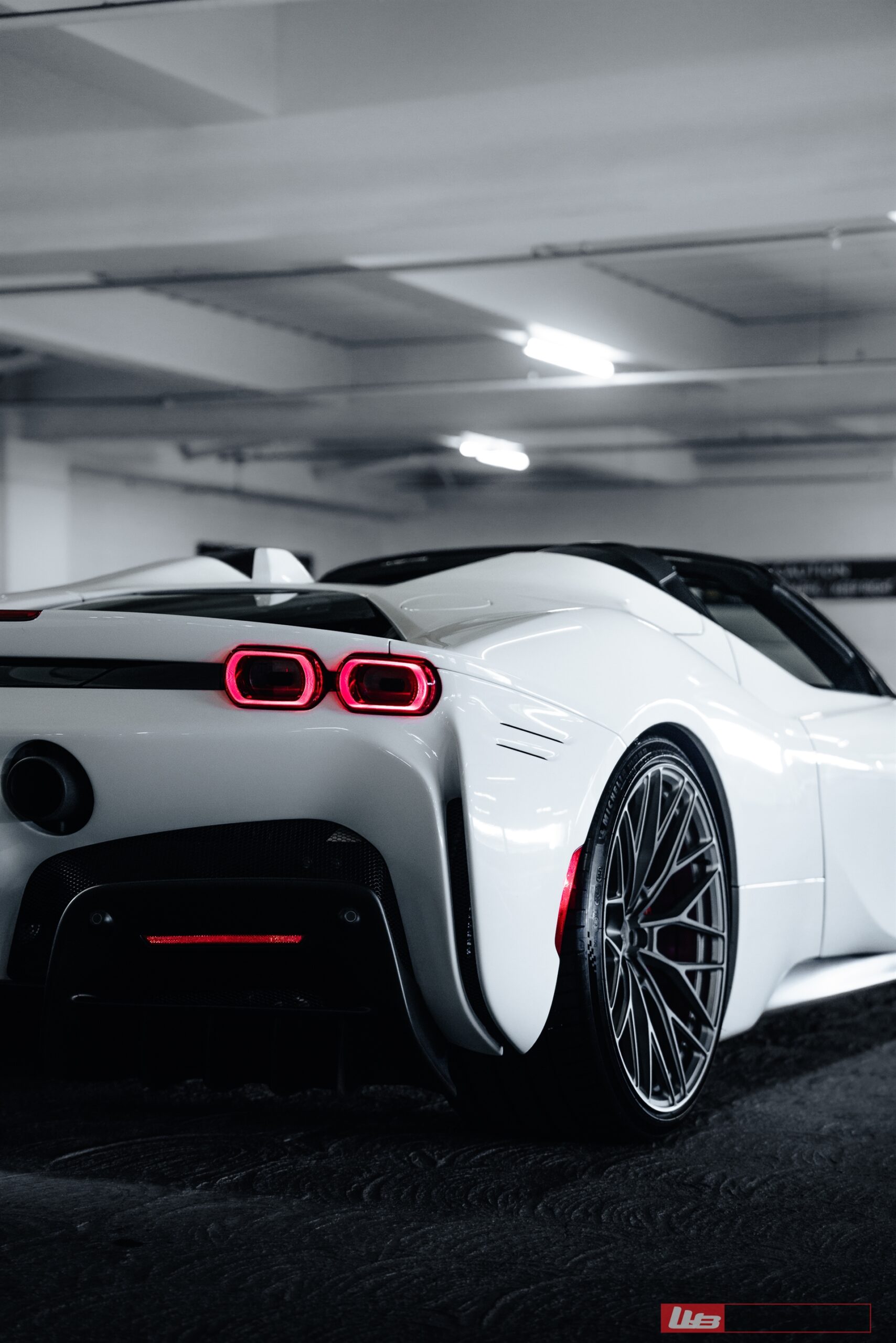 Ferrari SF90 Spider | Bianco Avus | on ANRKY AN10 | Satin Brushed Gunmetal