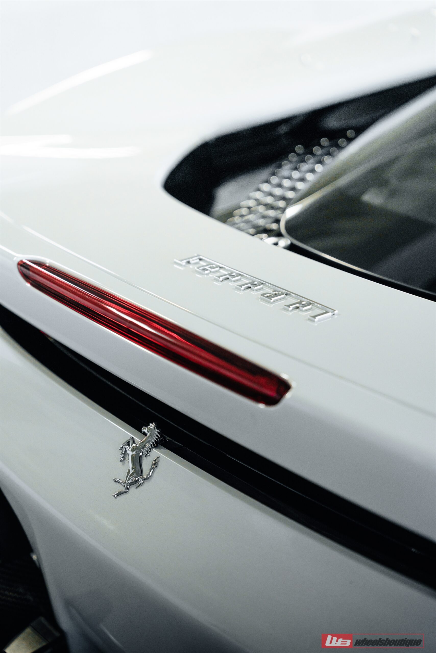 Ferrari SF90 Spider | Bianco Avus | on ANRKY AN10 | Satin Brushed Gunmetal