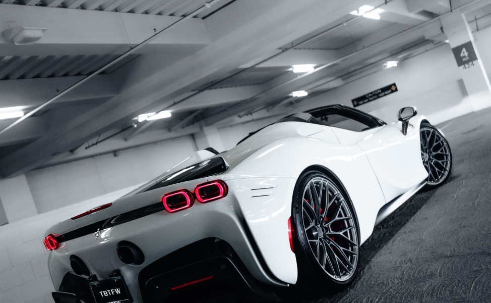 Ferrari SF90 Spider | Bianco Avus | on ANRKY AN10 | Satin Brushed Gunmetal