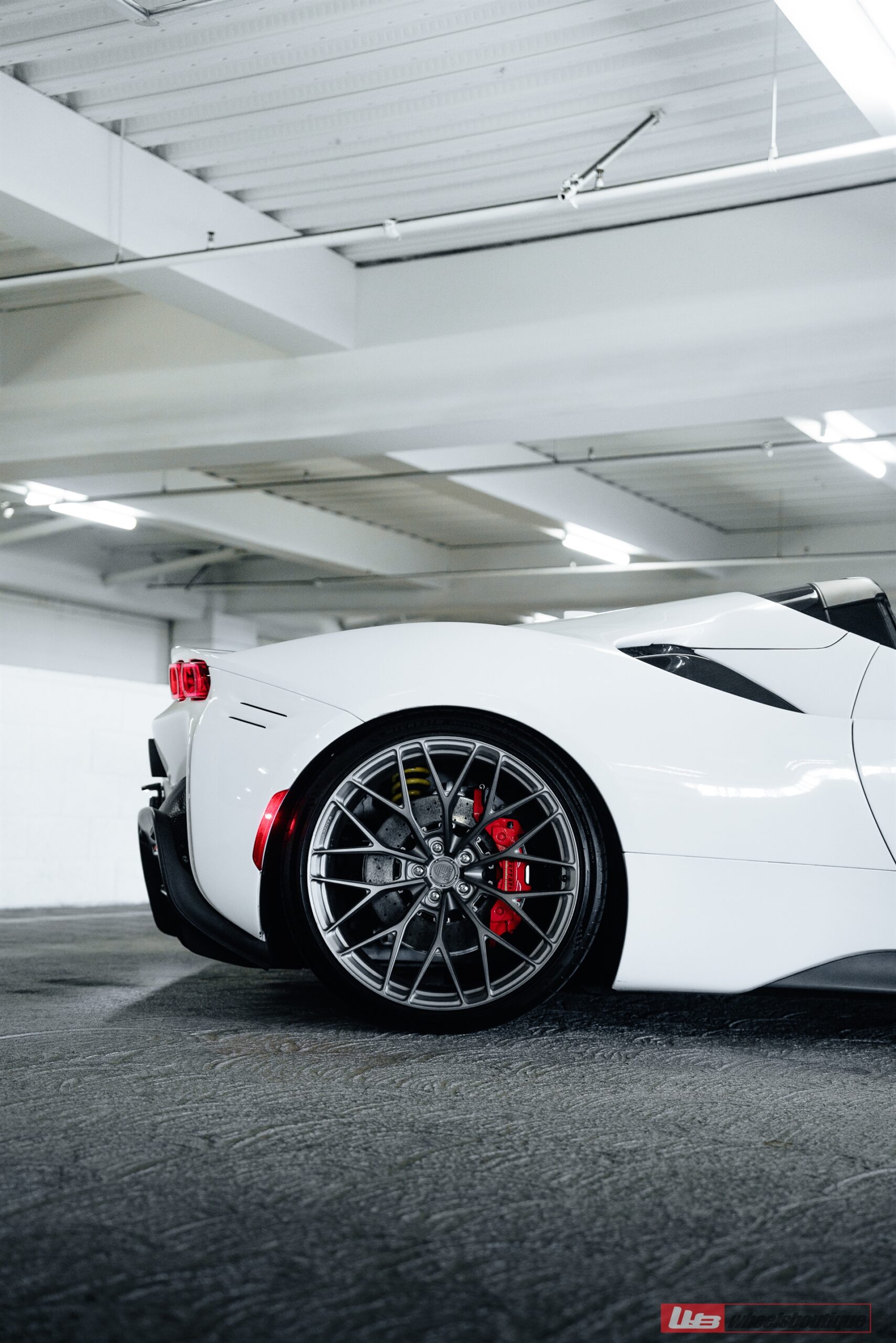 Ferrari SF90 Spider | Bianco Avus | on ANRKY AN10 | Satin Brushed Gunmetal