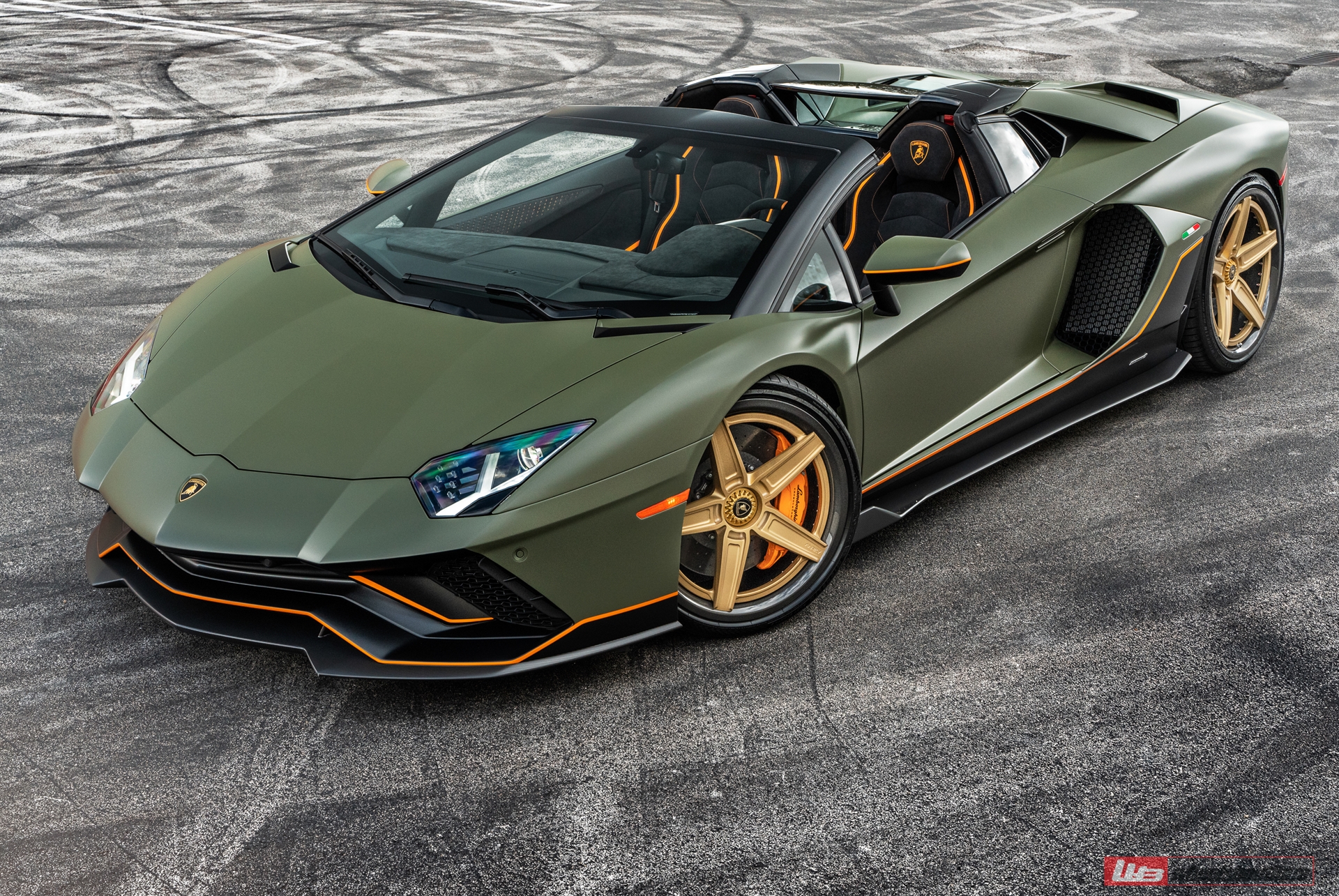 Lamborghini Aventador Ultimae Roadster | | on ANRKY RS.3C | Satin Gold