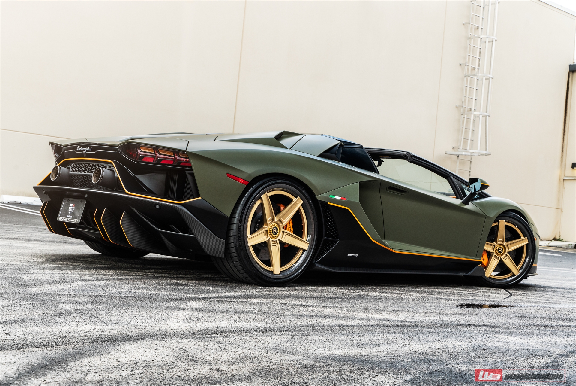 Lamborghini Aventador Ultimae Roadster | | on ANRKY RS.3C | Satin Gold