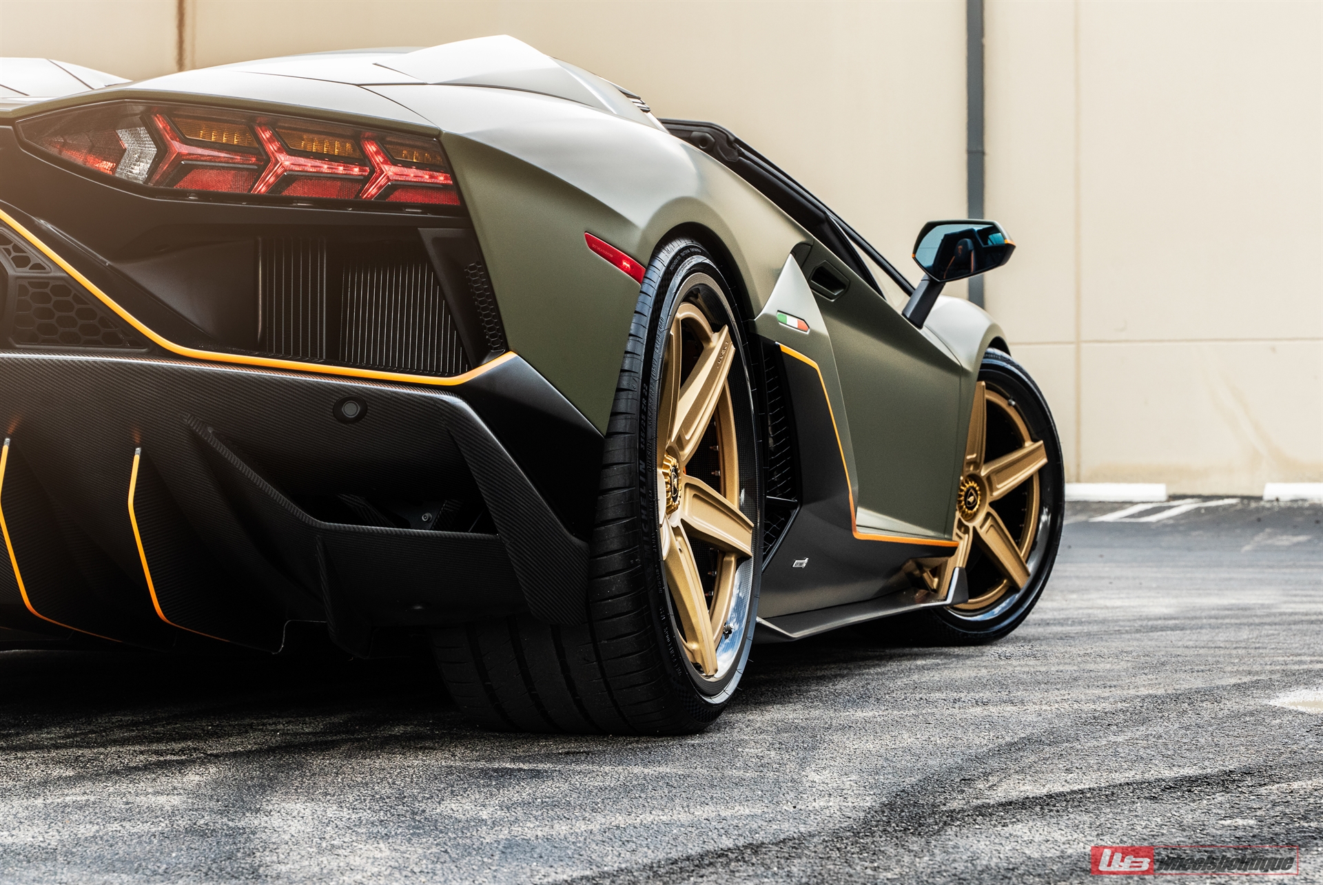 Lamborghini Aventador Ultimae Roadster | | on ANRKY RS.3C | Satin Gold