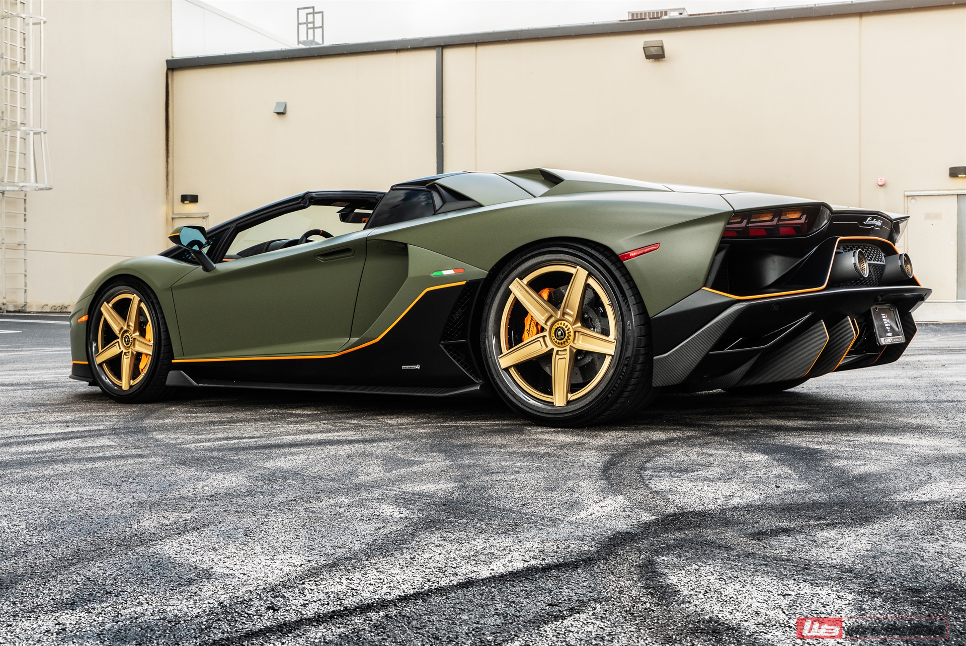 Lamborghini Aventador Ultimae Roadster | | on ANRKY RS.3C | Satin Gold
