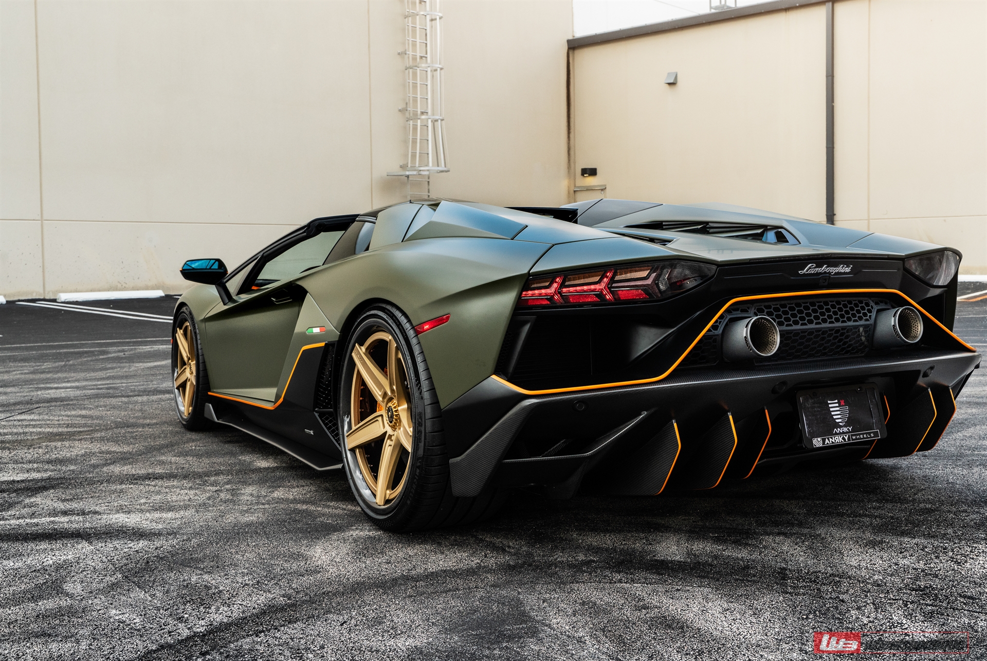 Lamborghini Aventador Ultimae Roadster | | on ANRKY RS.3C | Satin Gold