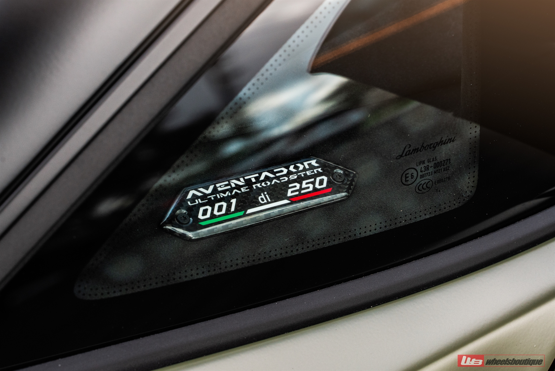 Lamborghini Aventador Ultimae Roadster | | on ANRKY RS.3C | Satin Gold