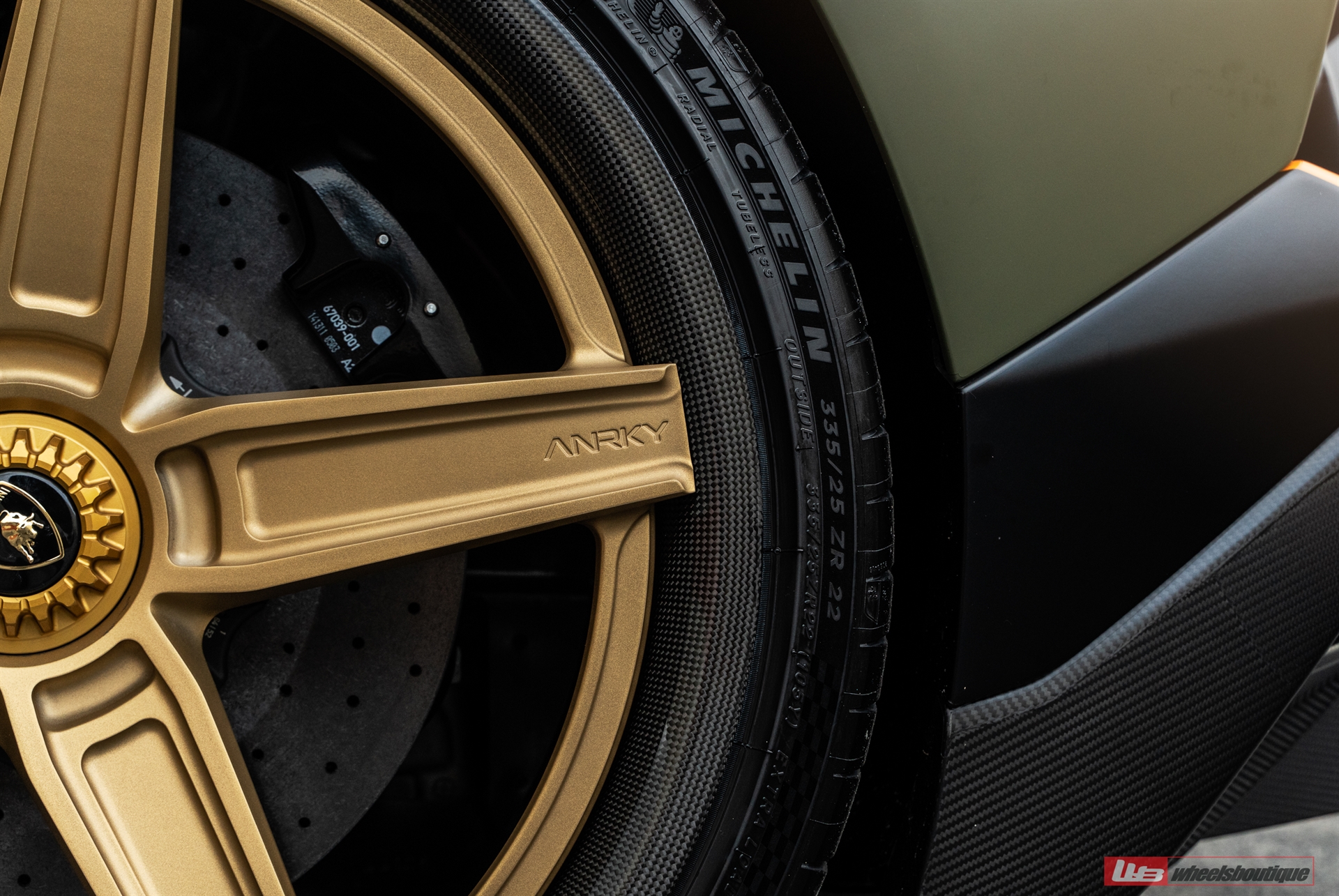 Lamborghini Aventador Ultimae Roadster | | on ANRKY RS.3C | Satin Gold