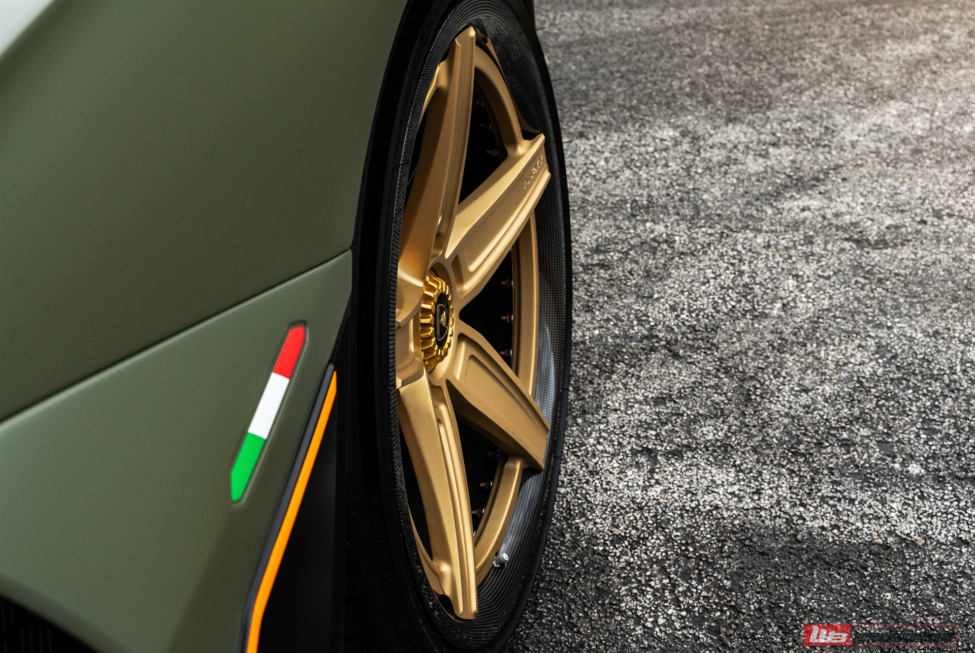 Lamborghini Aventador Ultimae Roadster | | on ANRKY RS.3C | Satin Gold