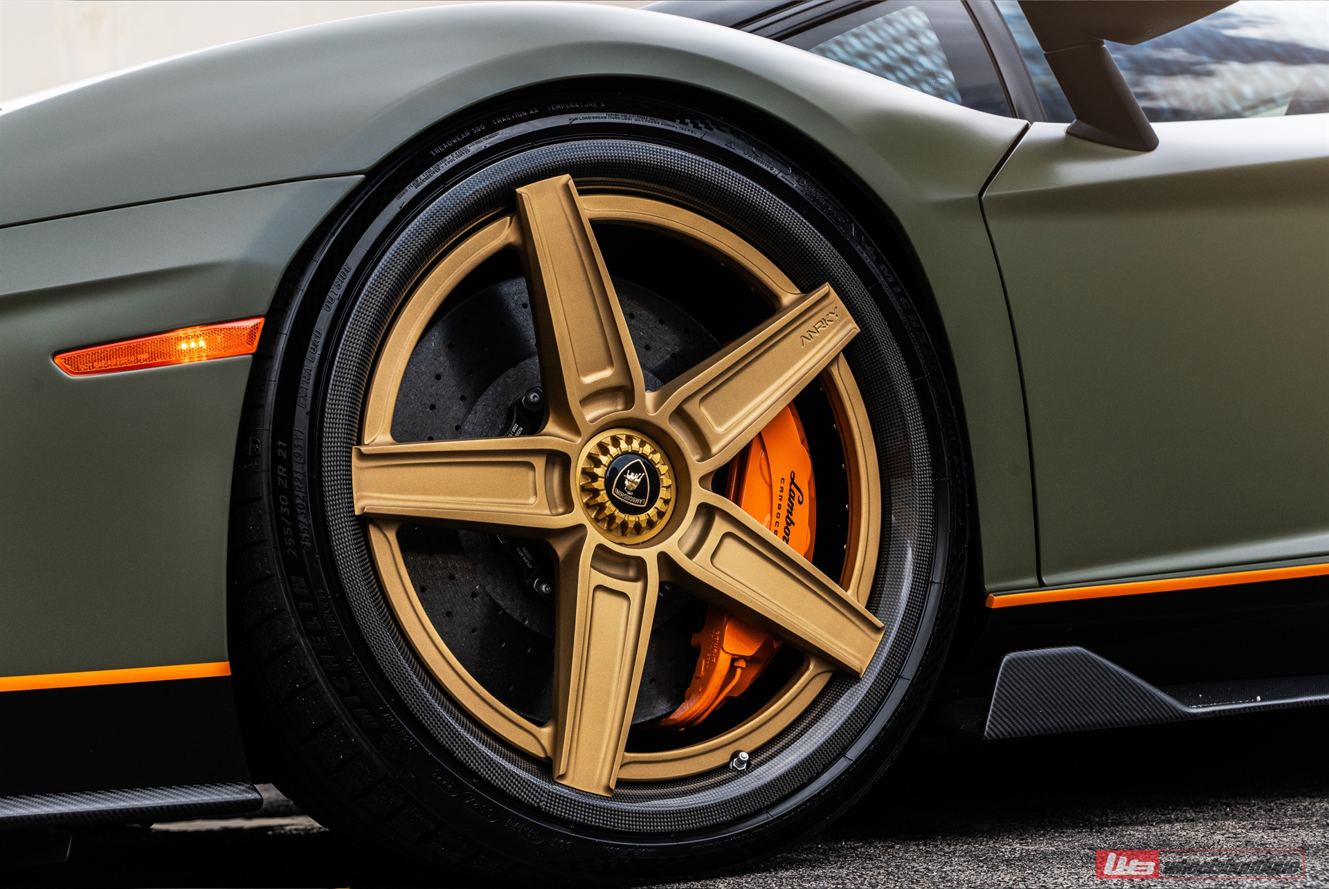 Lamborghini Aventador Ultimae Roadster | | on ANRKY RS.3C | Satin Gold