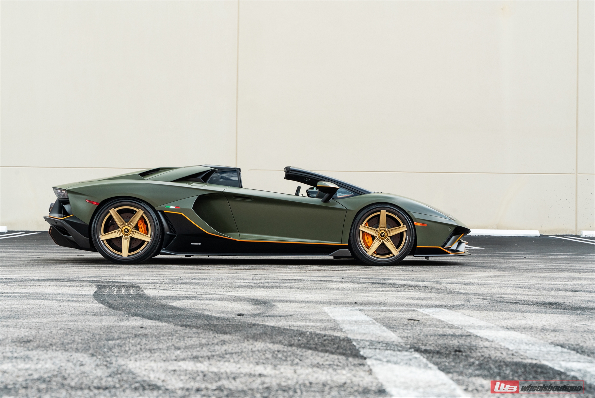 Lamborghini Aventador Ultimae Roadster | | on ANRKY RS.3C | Satin Gold