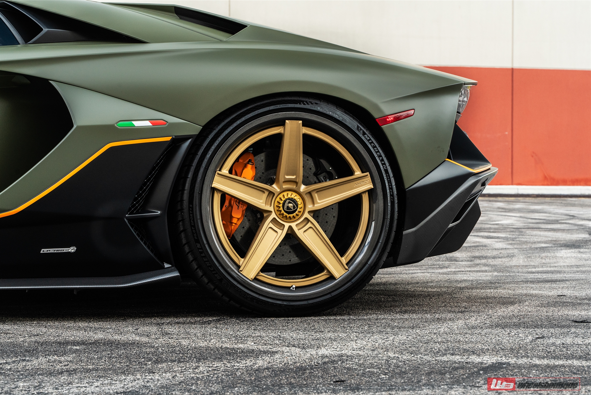 Lamborghini Aventador Ultimae Roadster | | on ANRKY RS.3C | Satin Gold