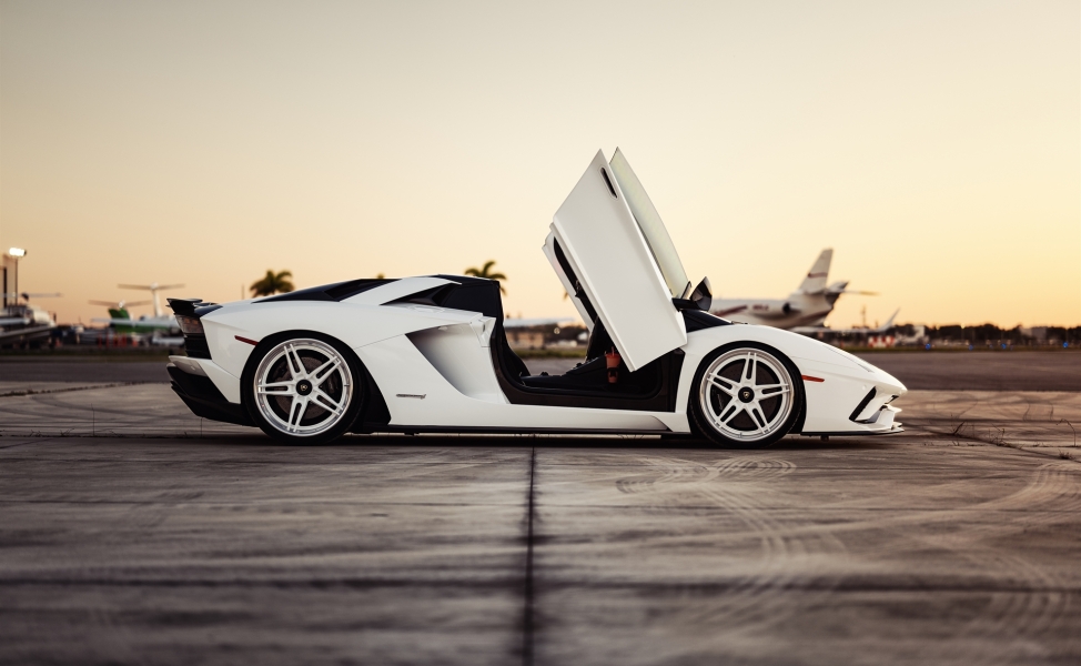 Lamborghini Aventador S Roadster | | on ANRKY AN37 | Gloss White