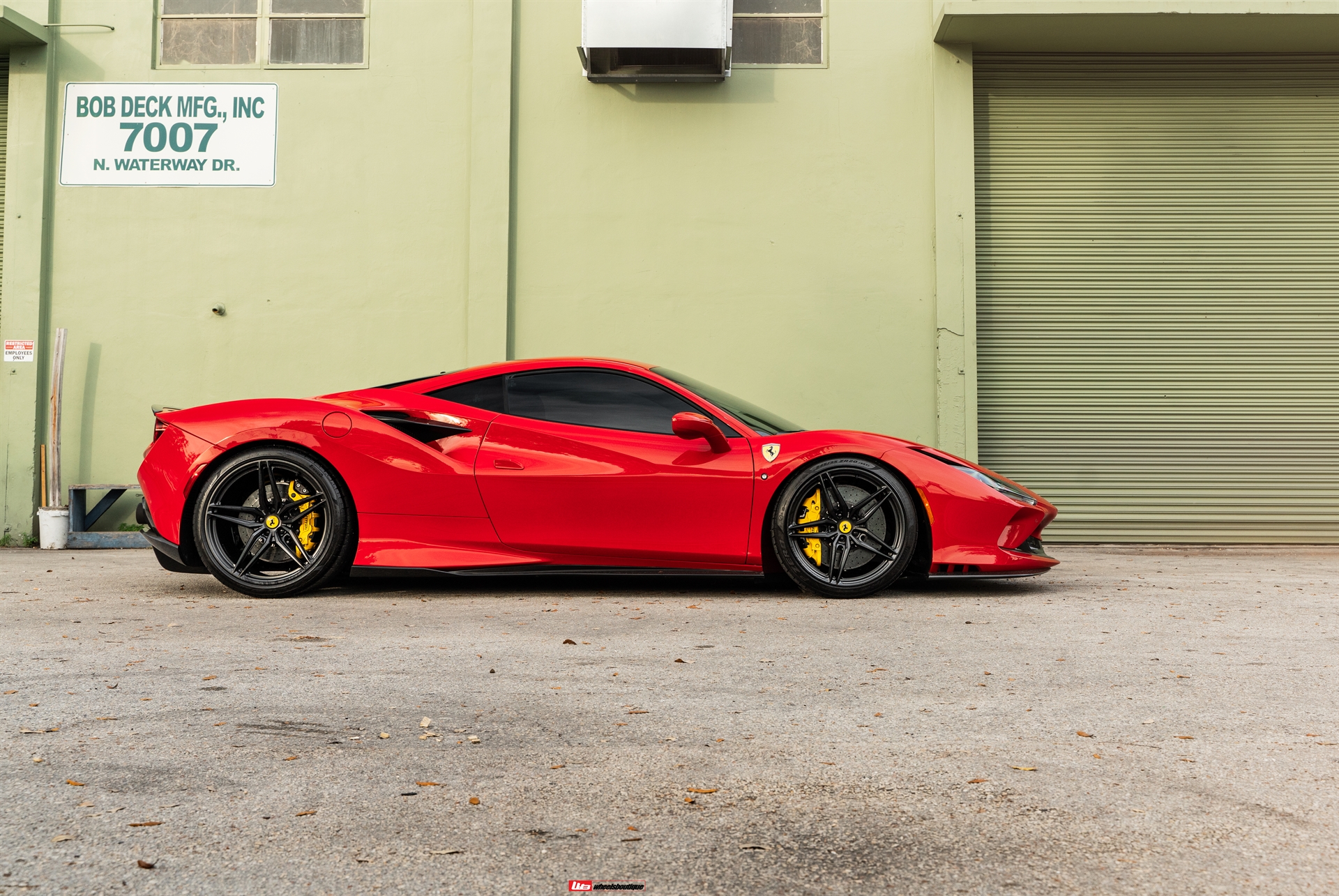 Novitec F8 | Rosso Corsa | on HRE P107SC  | Satin Black