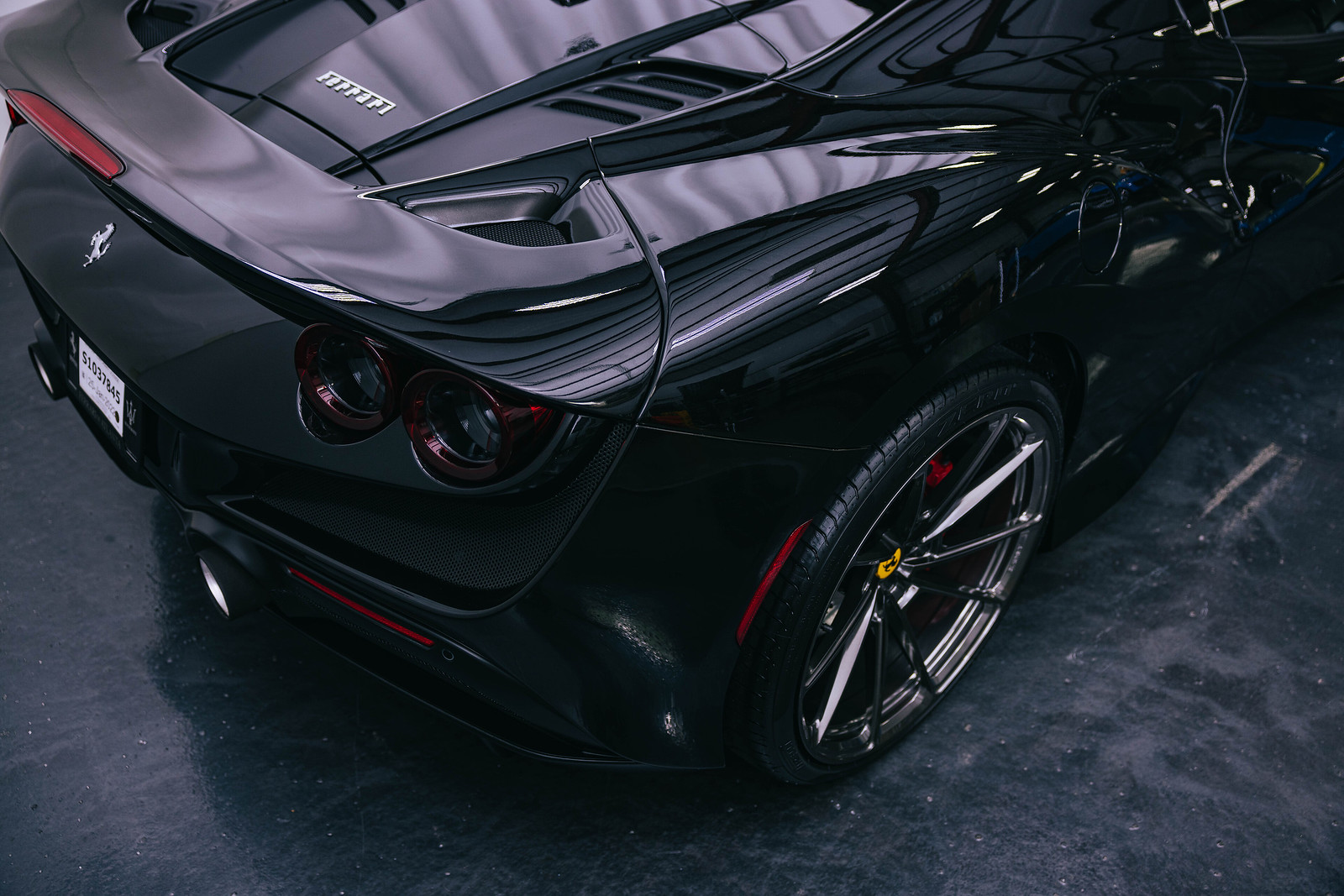 Ferrari F8 | Nero | on ANRKY AN13 | Mirror Polished Smoke