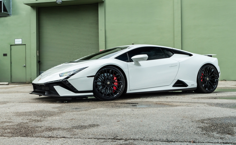Lamborghini Huracan Tecnica | | on HRE P200 | Gloss Black