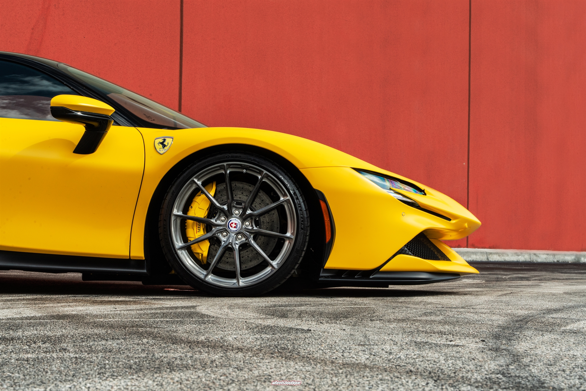 Ferrari SF90 | Giallo Modena | HRE P104SC | Brushed Dark Clear