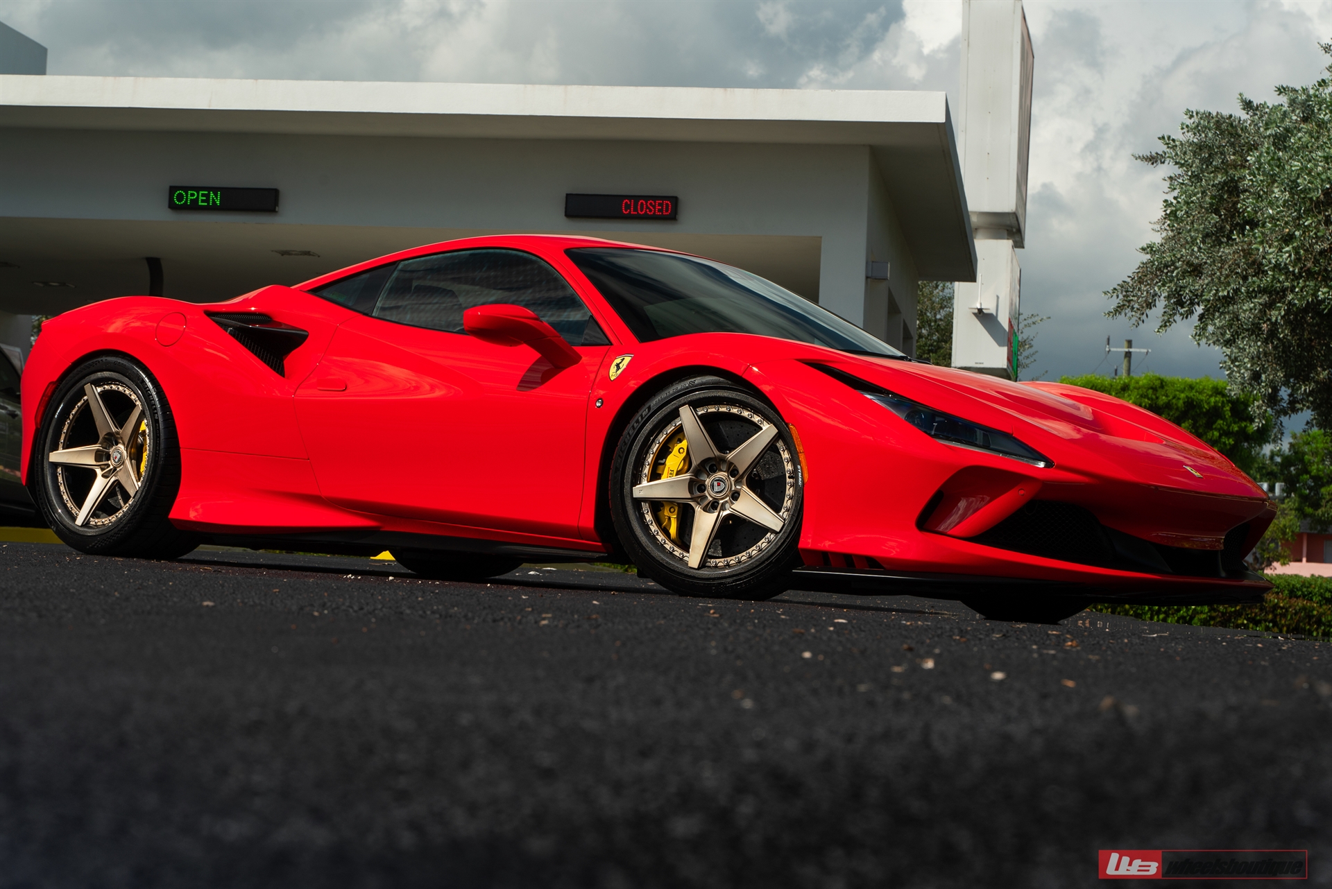 Ferrari F8 | Rosso Corsa | on ANRKY RS5.3C | Frozen Polished Champagne