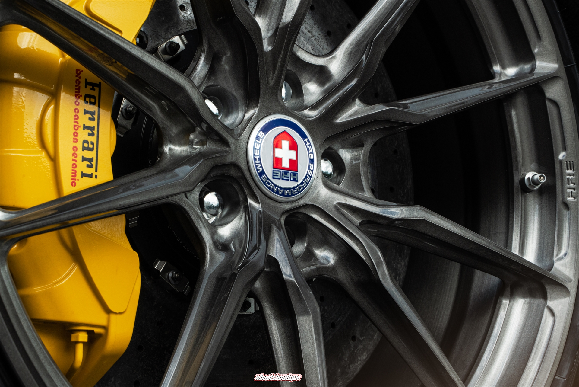 Ferrari SF90 | Giallo Modena | HRE P104SC | Brushed Dark Clear