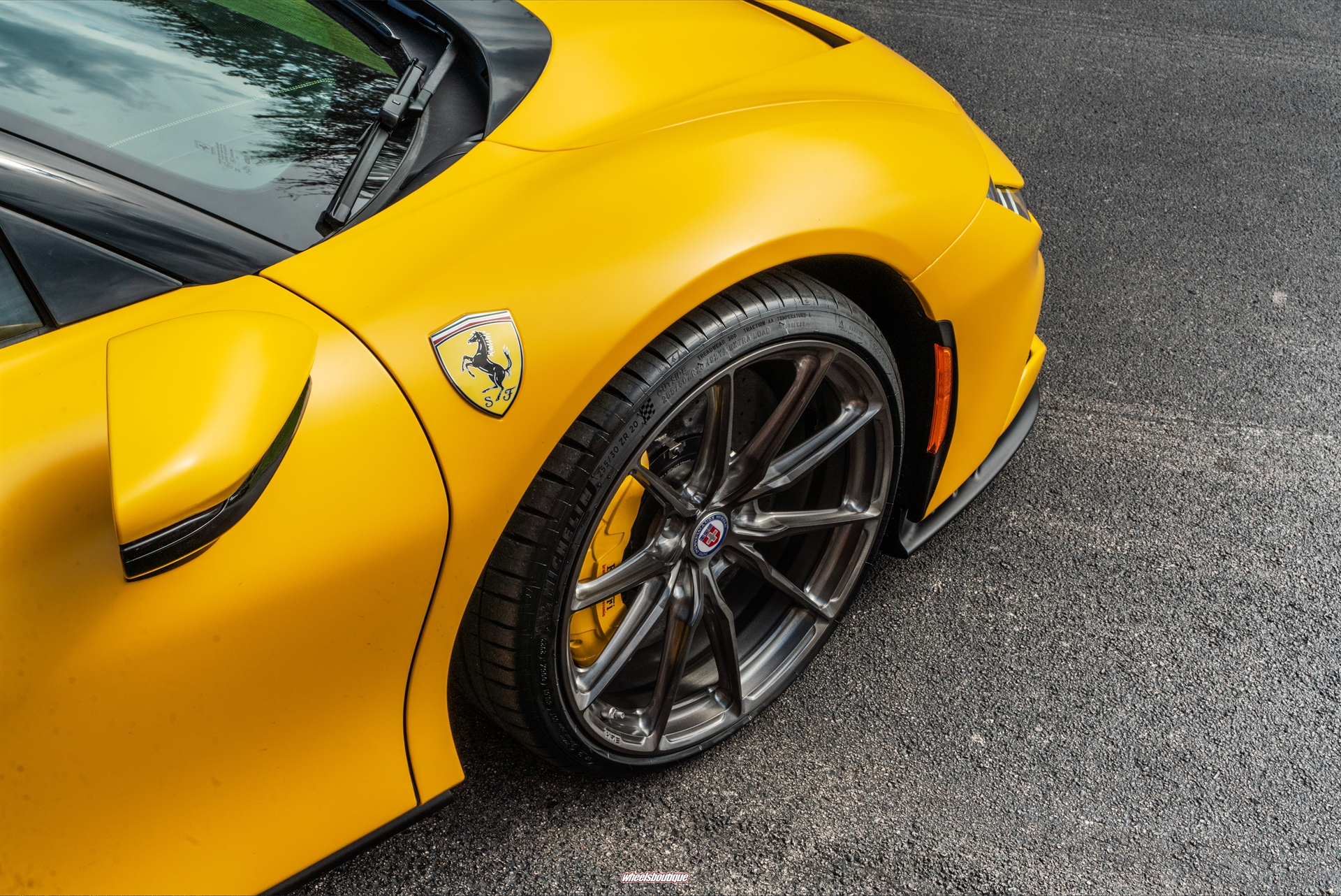Ferrari SF90 | Giallo Modena | HRE P104SC | Brushed Dark Clear