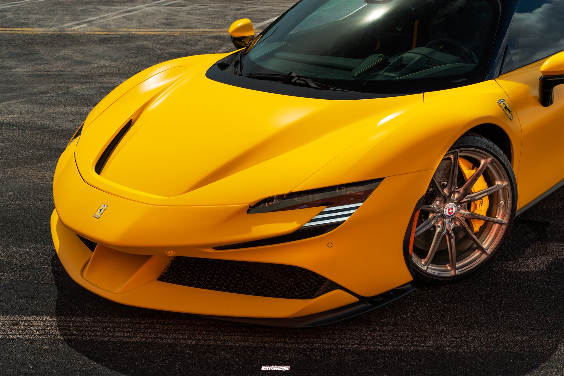 Ferrari SF90 | Giallo Modena | HRE P104SC | Brushed Dark Clear