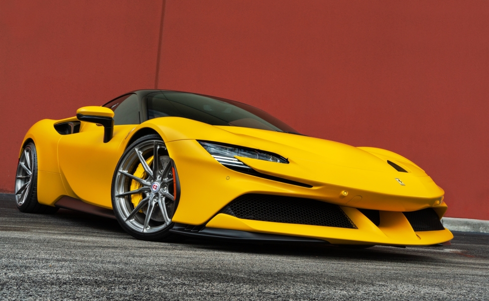 Ferrari SF90 | Giallo Modena | HRE P104SC | Brushed Dark Clear