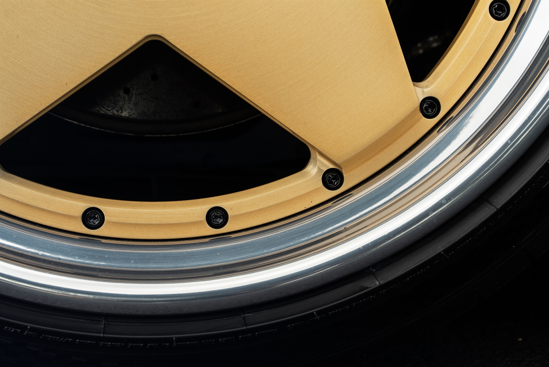 Ferrari SF90 | Blu Corsa | on 1886 S008 | Brushed Gold