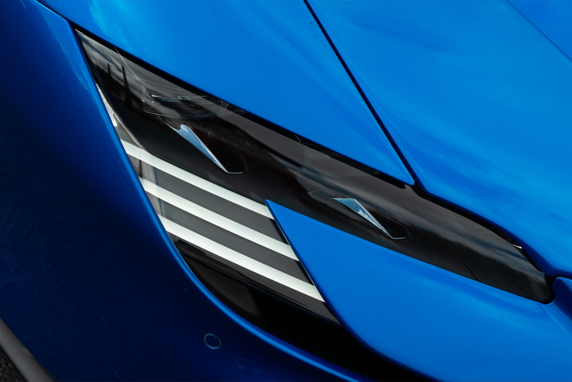 Ferrari SF90 | Blu Corsa | on 1886 S008 | Brushed Gold