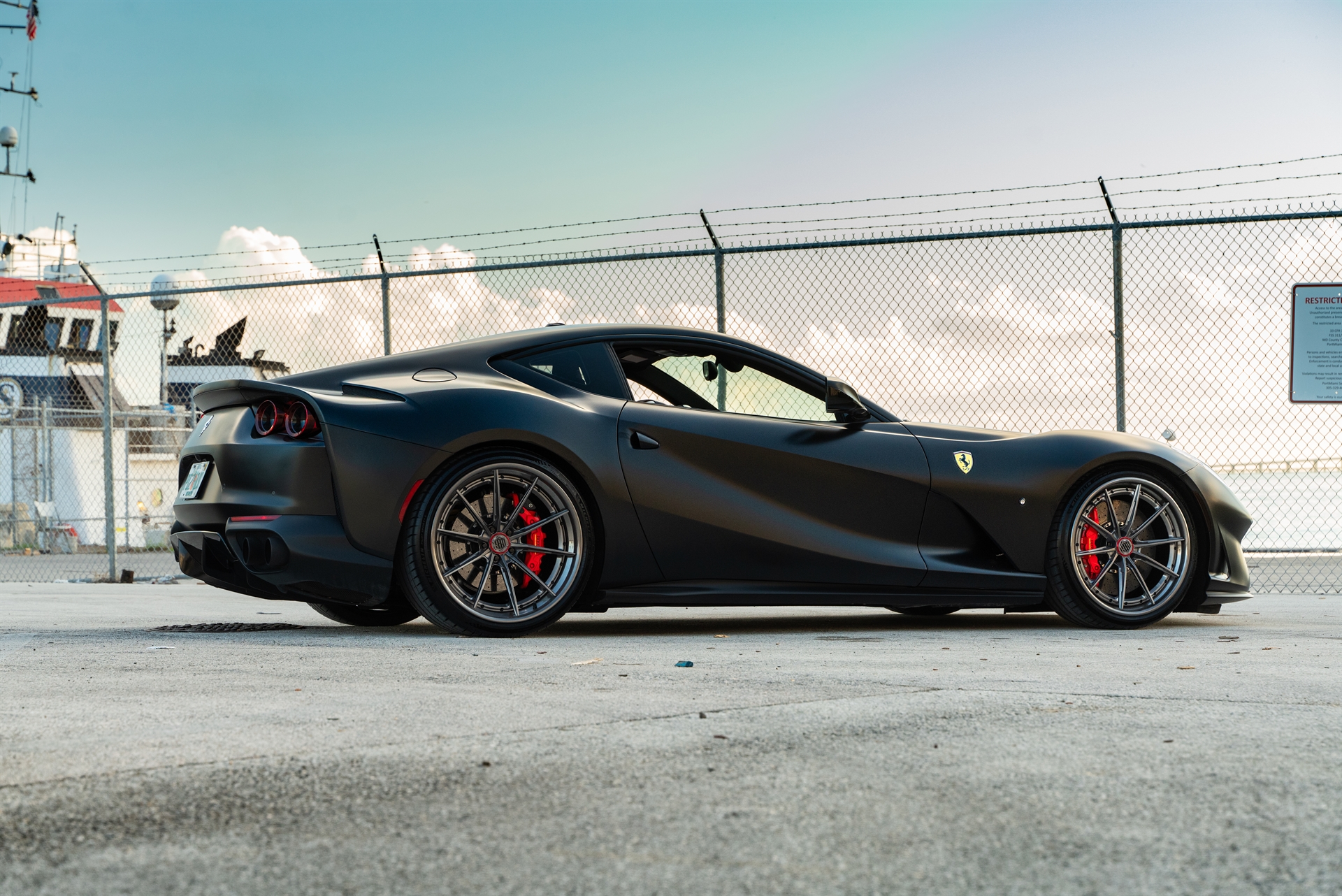 Ferrari 812 | Nero Opaco | on 1886 G-010 | Polished Smoke