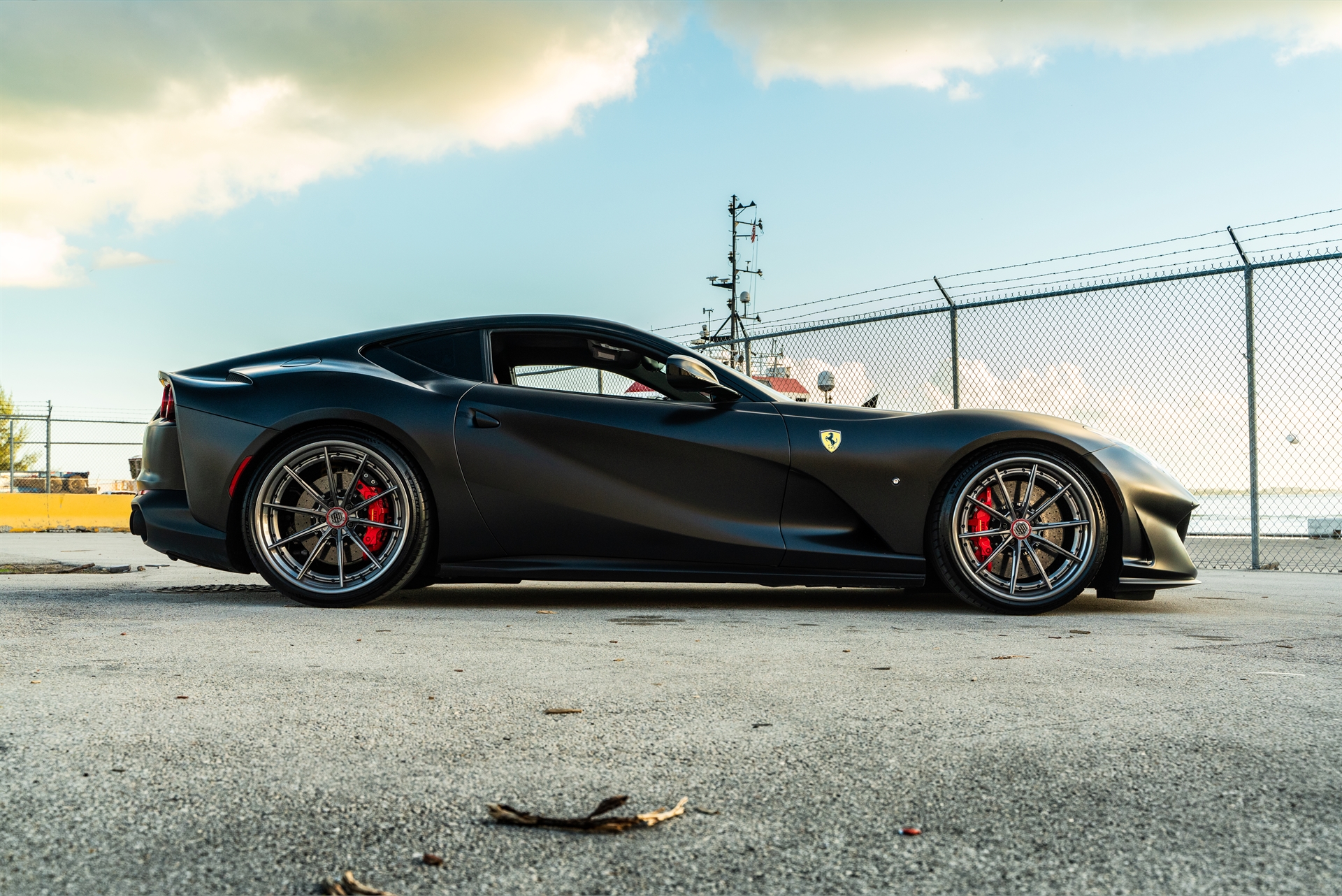 Ferrari 812 | Nero Opaco | on 1886 G-010 | Polished Smoke