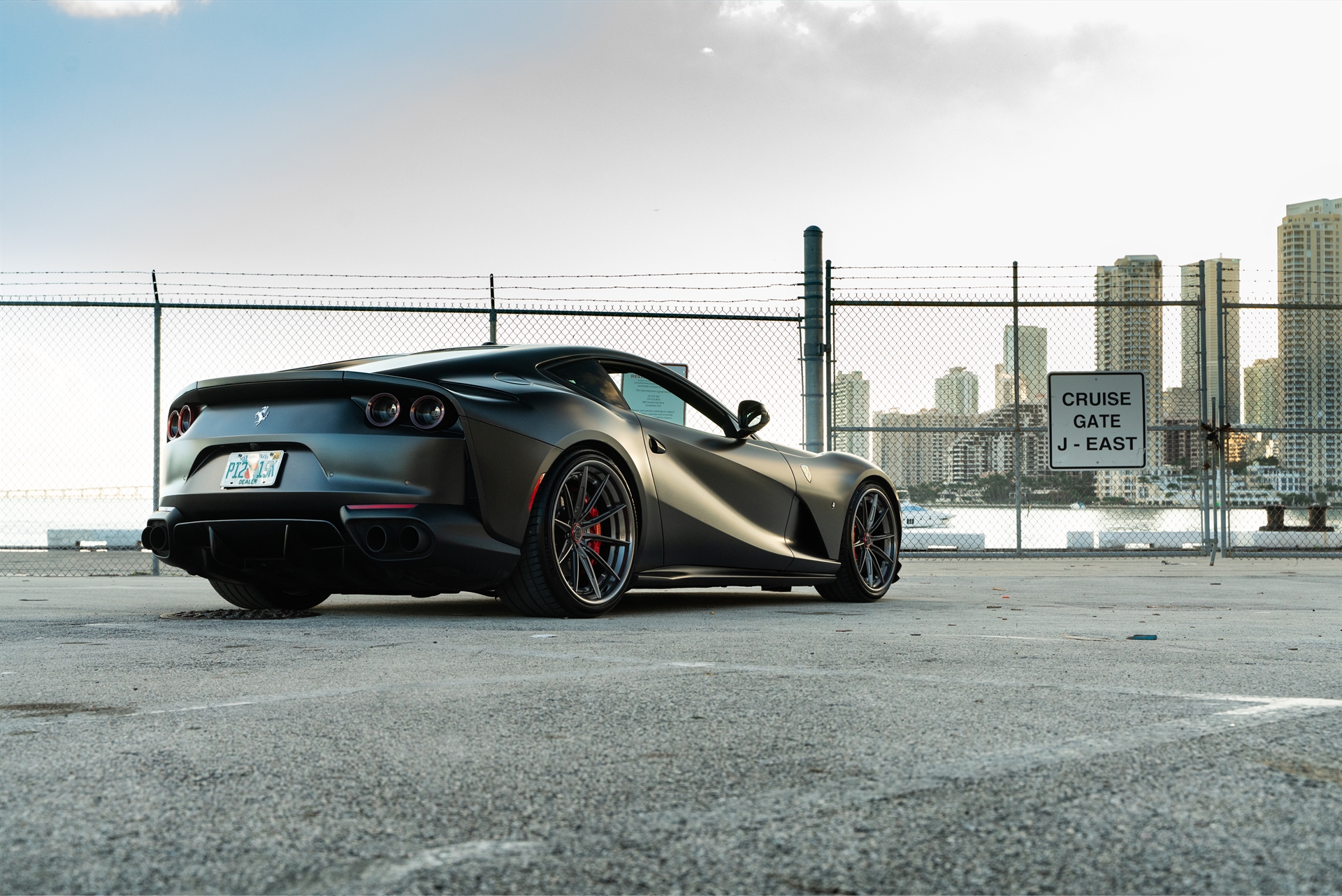 Ferrari 812 | Nero Opaco | on 1886 G-010 | Polished Smoke
