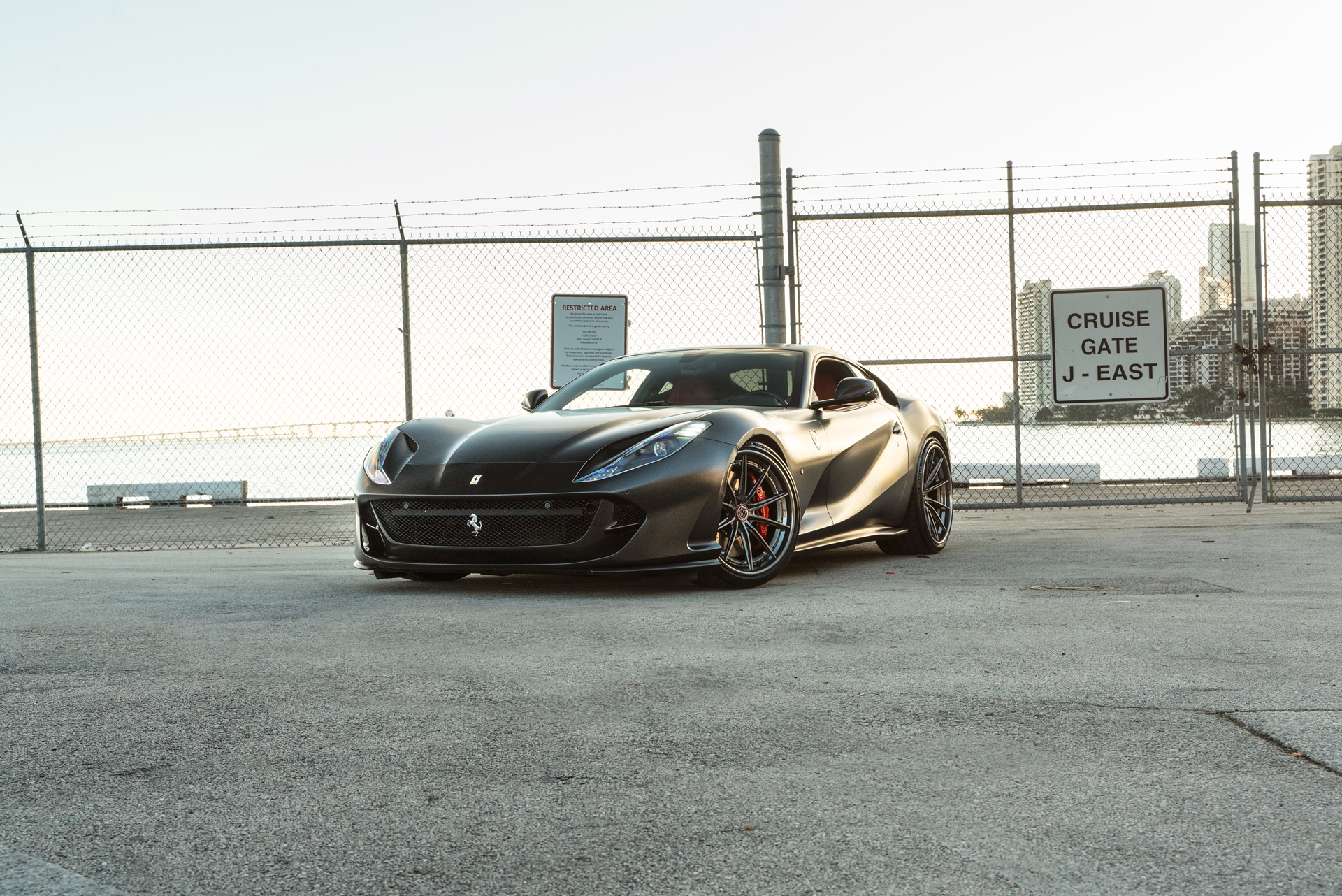 Ferrari 812 | Nero Opaco | on 1886 G-010 | Polished Smoke