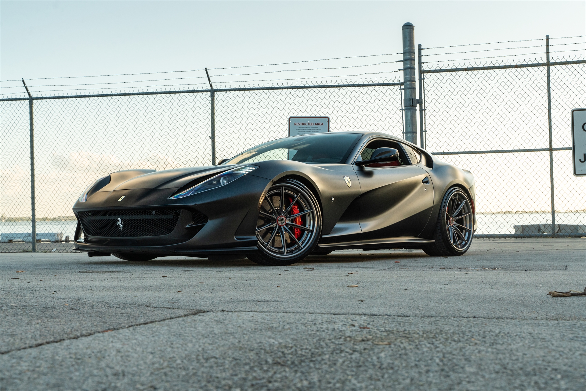 Ferrari 812 | Nero Opaco | on 1886 G-010 | Polished Smoke