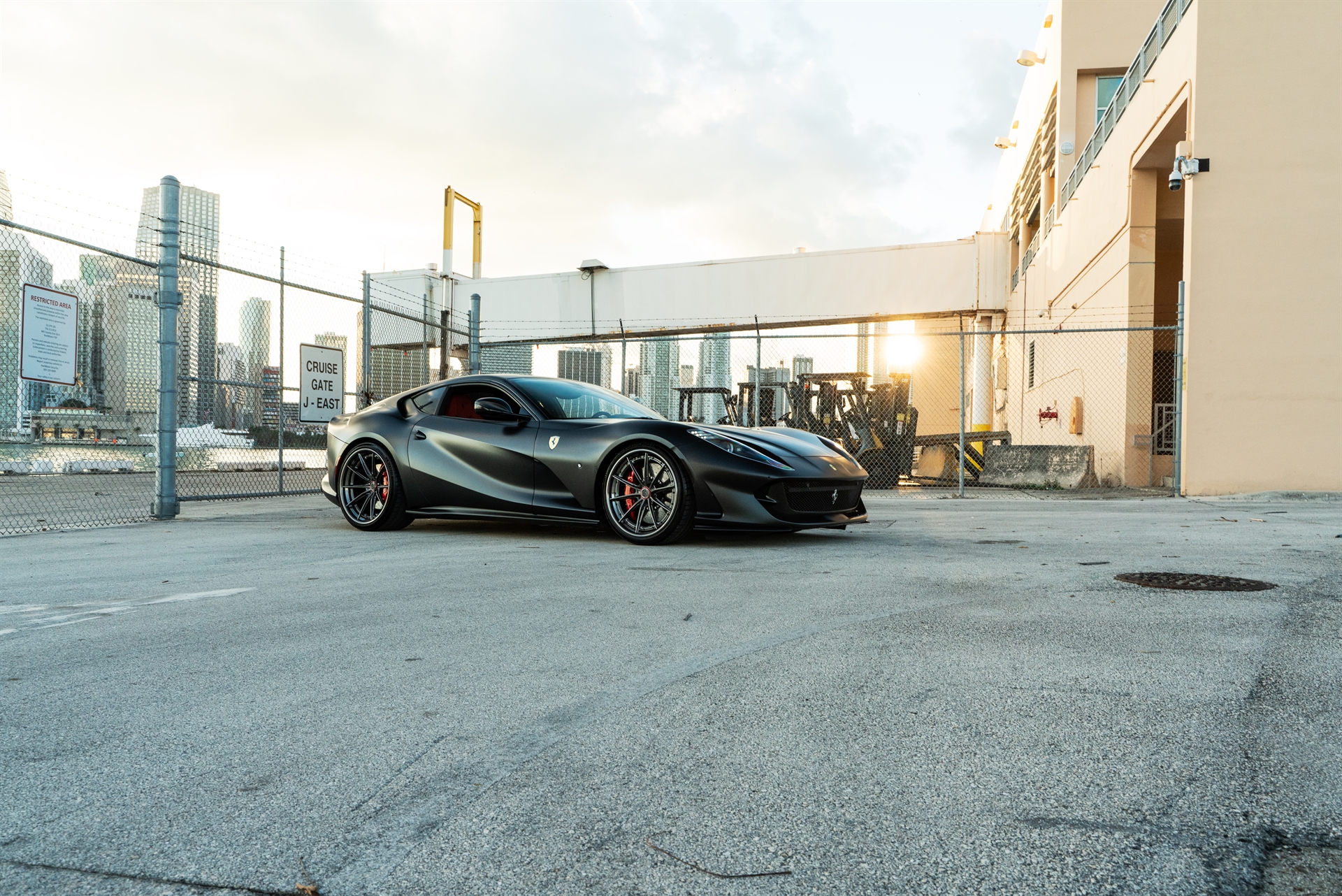 Ferrari 812 | Nero Opaco | on 1886 G-010 | Polished Smoke