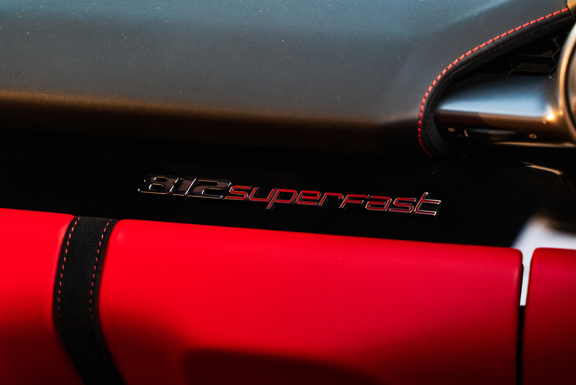 Ferrari 812 | Nero Opaco | on 1886 G-010 | Polished Smoke