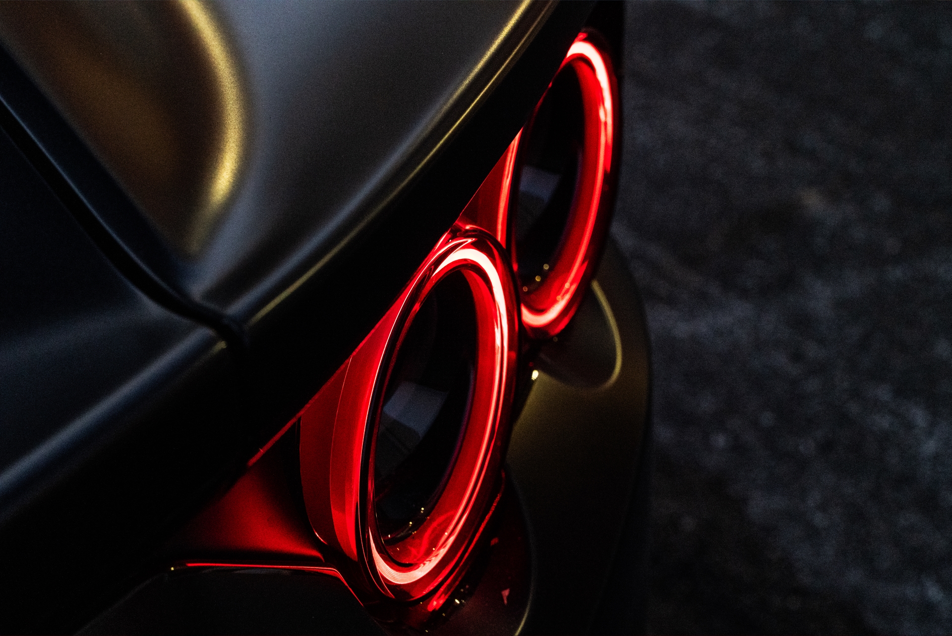 Ferrari 812 | Nero Opaco | on 1886 G-010 | Polished Smoke