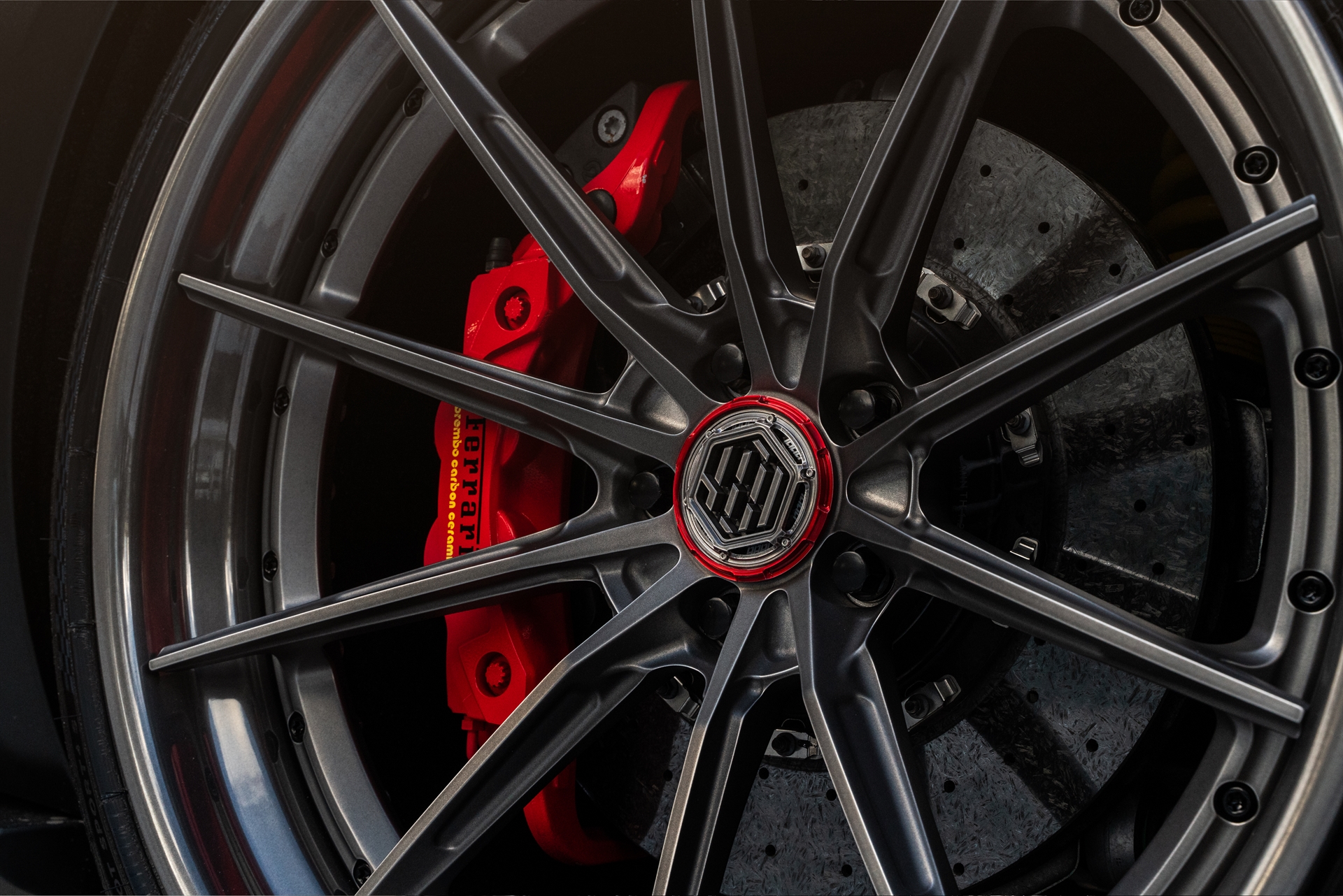 Ferrari 812 | Nero Opaco | on 1886 G-010 | Polished Smoke