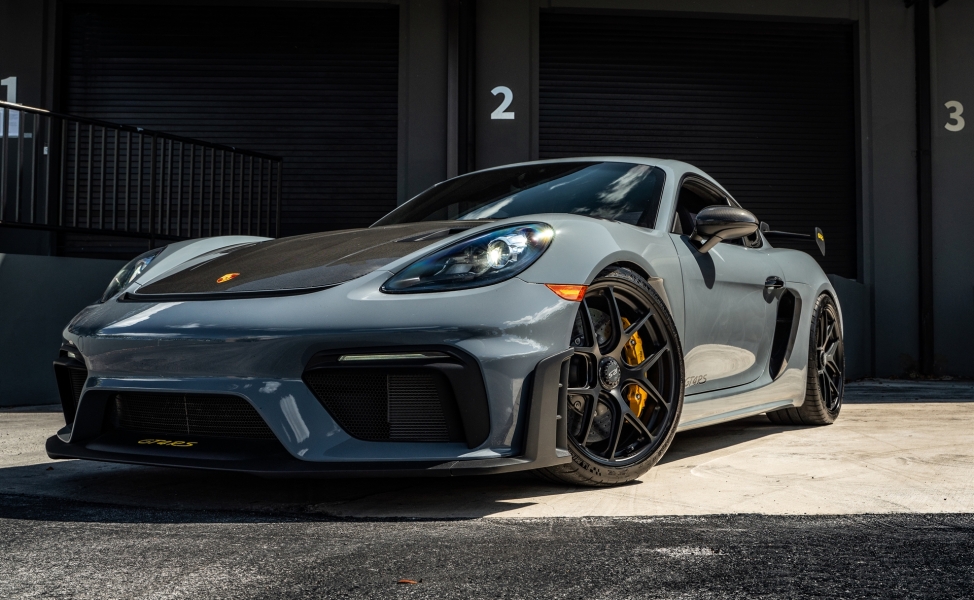 Porsche 718 Cayman GT4 RS on HRE R101LW