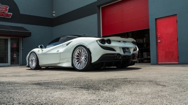 Ferrari F8 | Bianco Avus | on 1886 G015 | Polished Clear