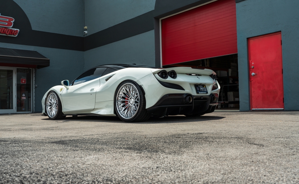 Ferrari F8 | Bianco Avus | on 1886 G015 | Polished Clear
