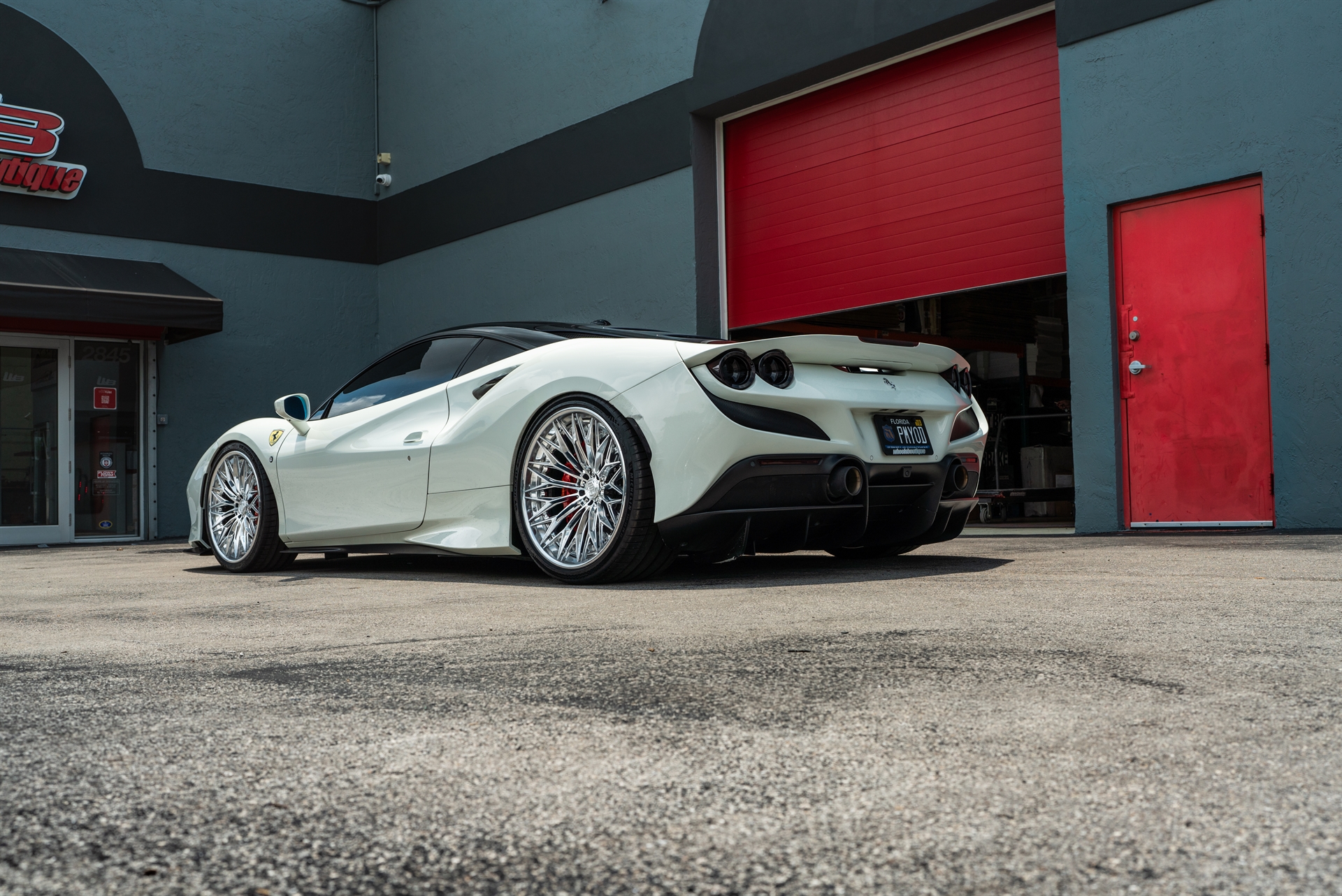 Ferrari F8 | Bianco Avus | on 1886 G015 | Polished Clear