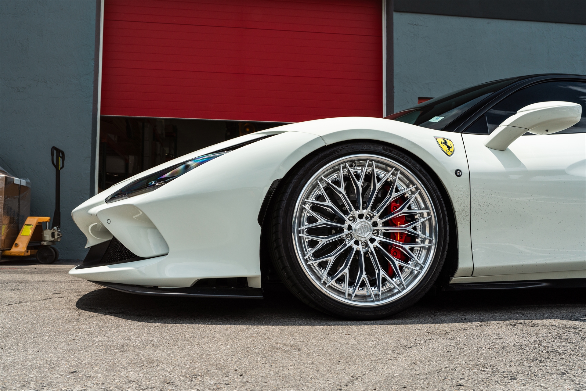 Ferrari F8 | Bianco Avus | on 1886 G015 | Polished Clear