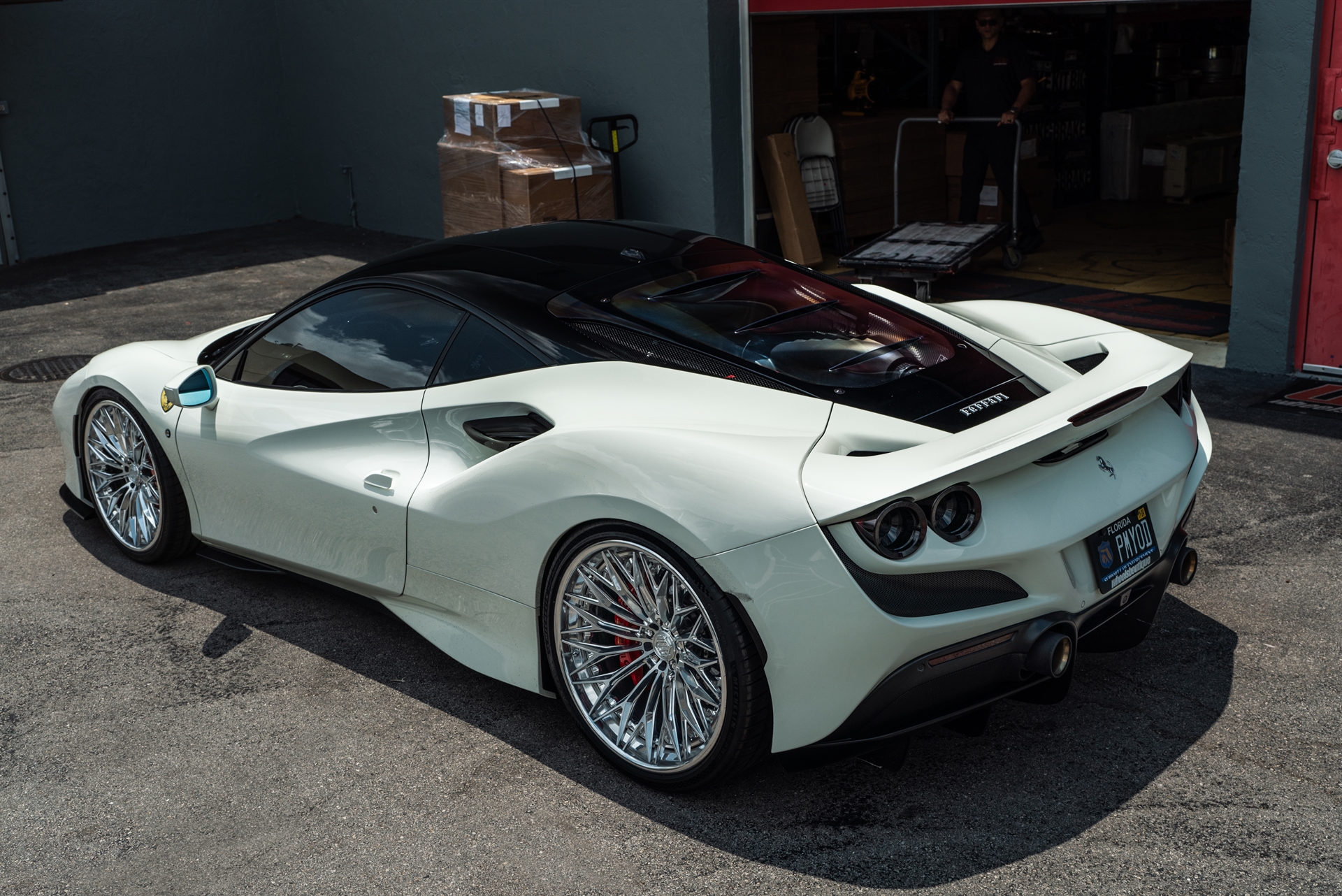 Ferrari F8 | Bianco Avus | on 1886 G015 | Polished Clear