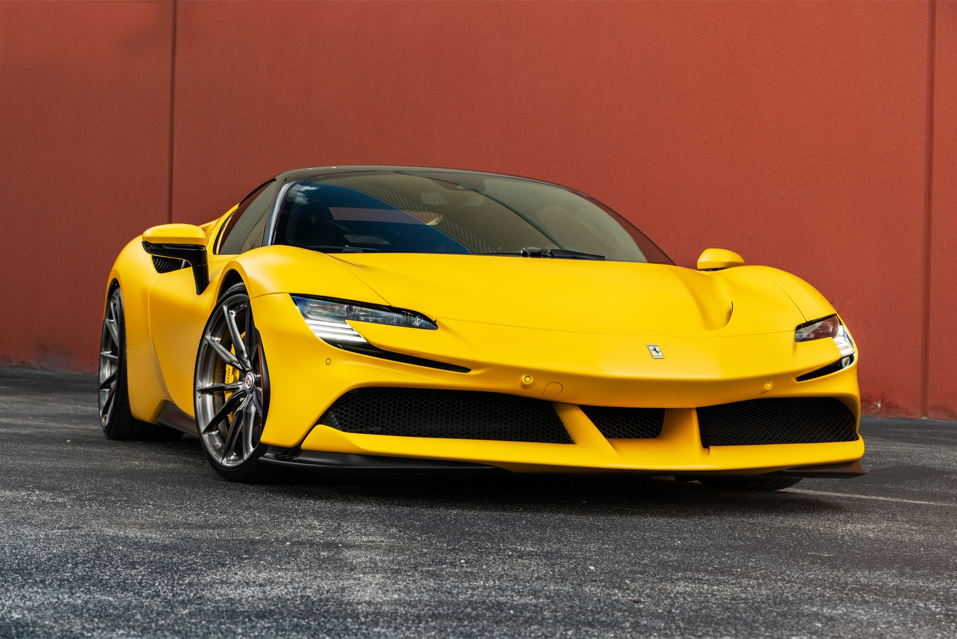 Ferrari SF90 | Giallo Modena | HRE P104SC | Brushed Dark Clear