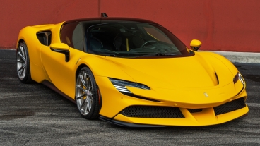 Ferrari SF90 | Giallo Modena | HRE P104SC | Brushed Dark Clear