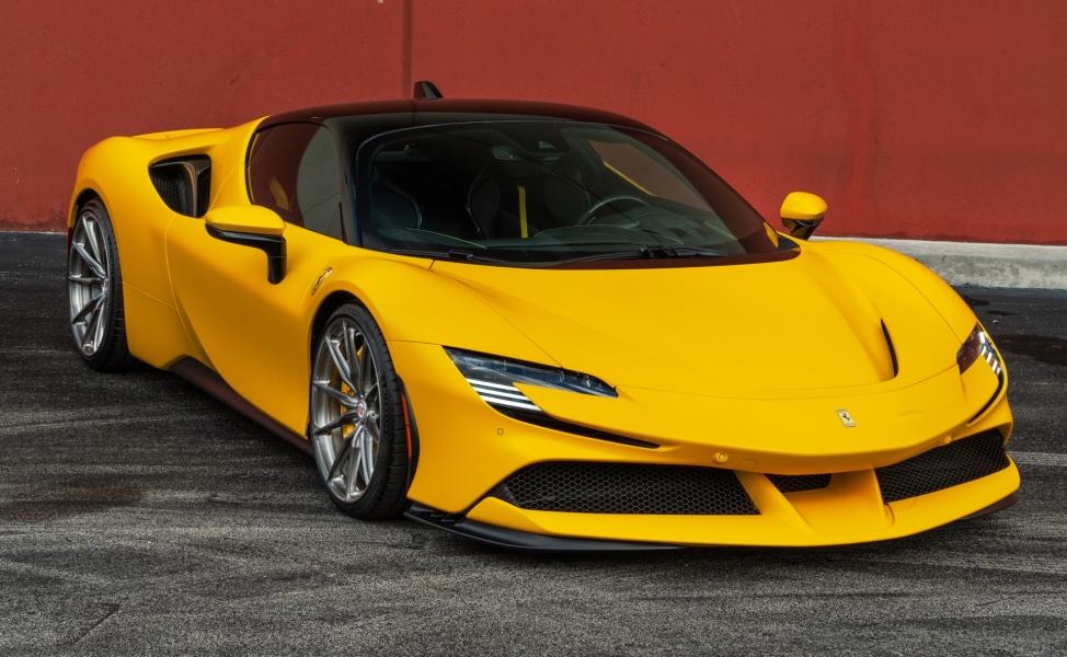 Ferrari SF90 | Giallo Modena | HRE P104SC | Brushed Dark Clear