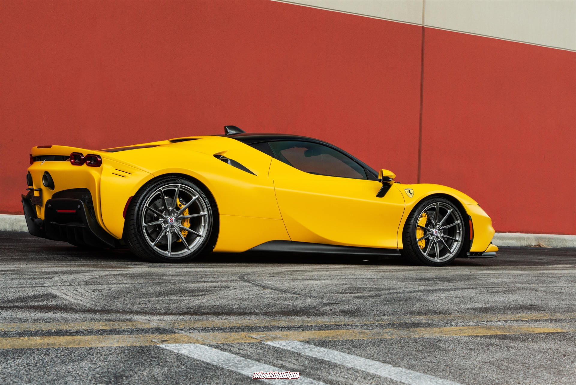 Ferrari SF90 | Giallo Modena | HRE P104SC | Brushed Dark Clear