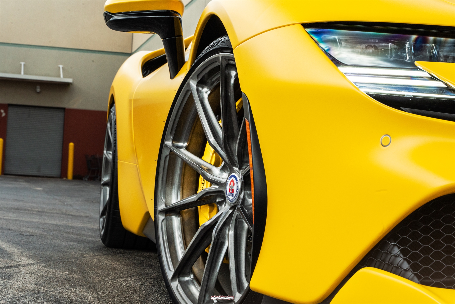 Ferrari SF90 | Giallo Modena | HRE P104SC | Brushed Dark Clear
