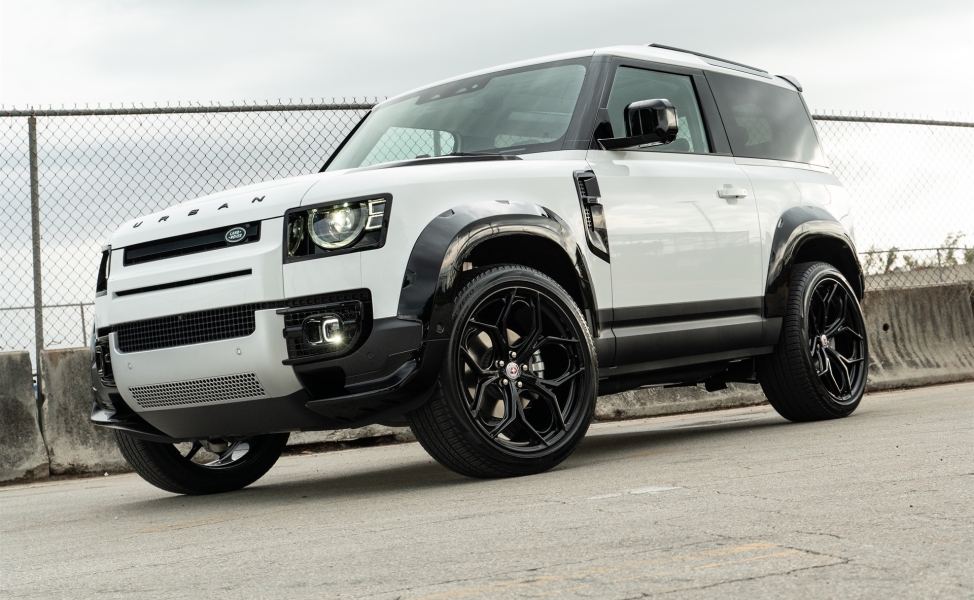 Land Rover Discovery 90 | Fuji White | on HRE P11SC | Gloss Black | Urban Automotive Widetrack Kit