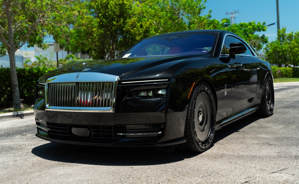 Rolls Royce Spectre | Crystal Over Black | on Novitec SP3 | Satin Black