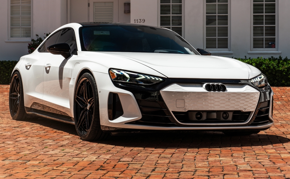 Audi RS e-tron GT | Arkona White | HRE S107SC | Gloss Black